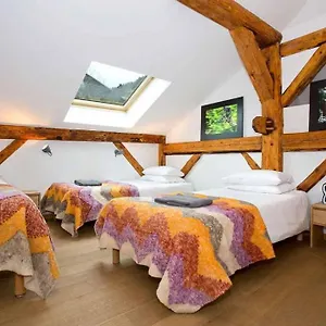 https://le-laurys-morzine.hotels-rhonealpes.com