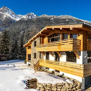 https://chalet-josephine-les-bois.hotels-rhonealpes.com